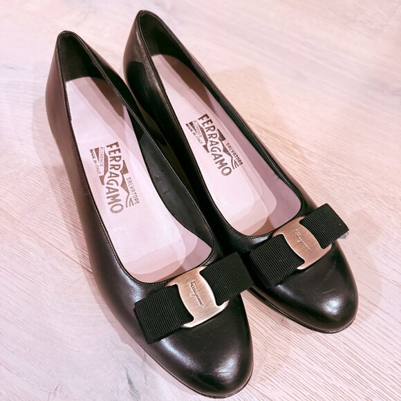 Salvatore Ferragamo Shoes - Ferragamo black vara pump